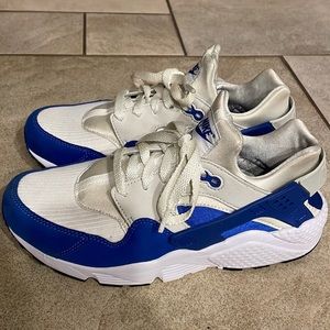 Nike Air Huarache Run DNA Game Royal   They are “Like New”. Size 8.5